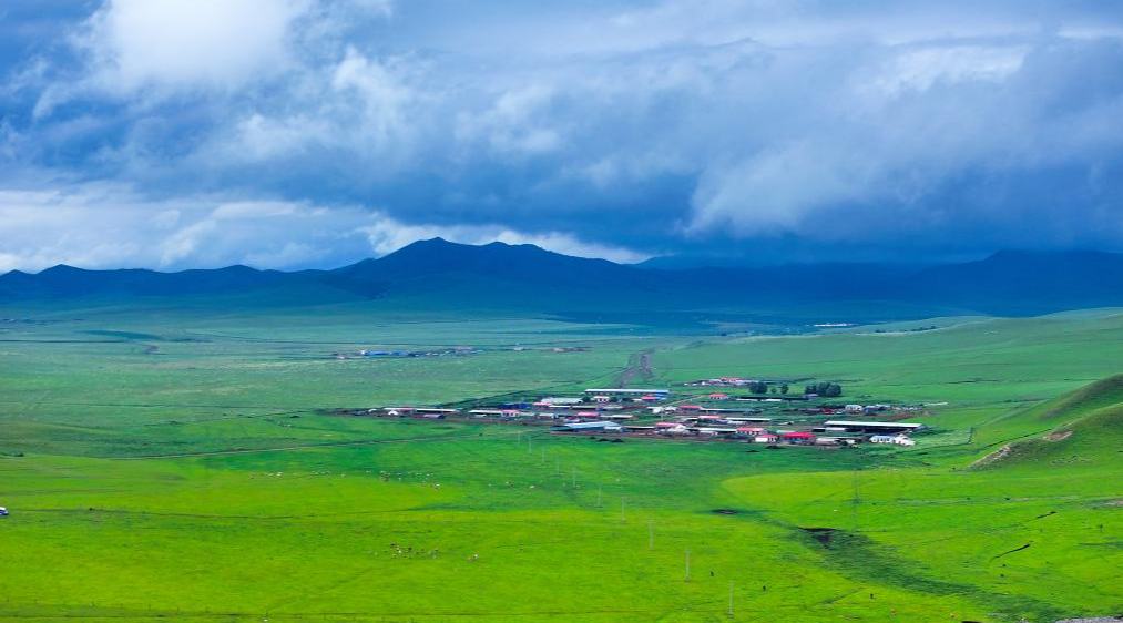 扎魯特山地草原如詩如畫
